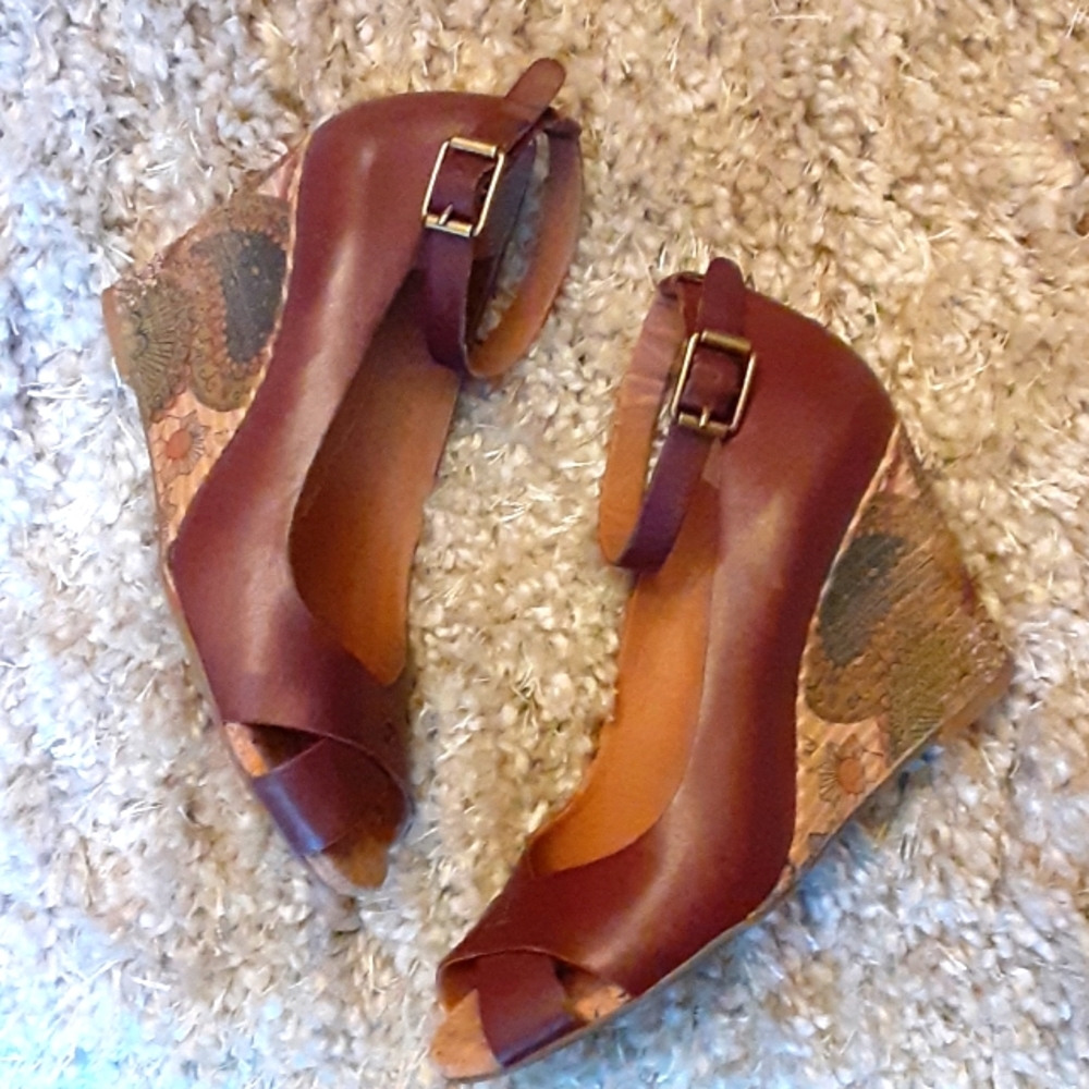 Lucky Brand brown leather wedge paisley stacked heel ankle strap size 6.…